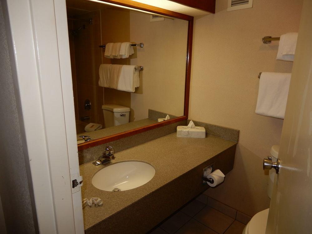 Clarion Hotel Milwaukee Airport Exterior foto